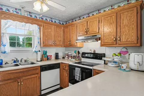 Kitchen - 105 Brookside Pt, Springfield, TN 37172 photo 1 of 3