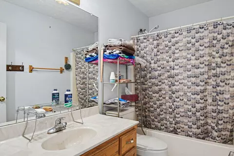 Bath - 105 Brookside Pt, Springfield, TN 37172 photo 1 of 1
