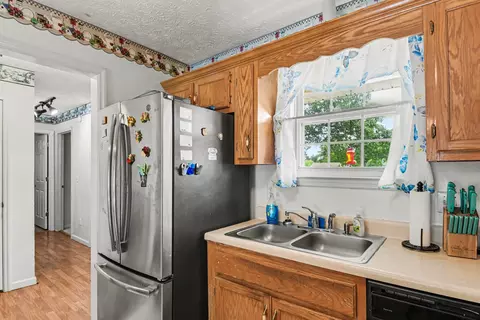 Kitchen - 105 Brookside Pt, Springfield, TN 37172 photo 3 of 3
