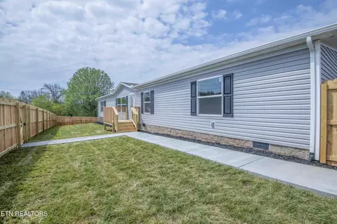103 Johnson Dr, Lenoir City, TN 37771