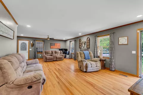 Living - 120 Boyd St, Morrison, TN 37357 photo 2 of 2