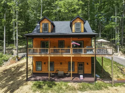 9500 Mcfarlin Rd, Bon Aqua, TN 37025