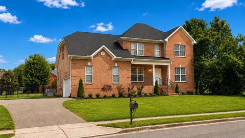 102 Clairmonte Ln, Hendersonville, TN 37075