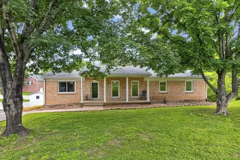 921 Azalea Dr, Columbia, TN 38401