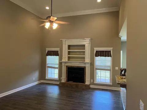 178 Kailors Cove Cir, Ringgold, GA 30736