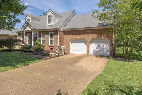 2858 Iroquois Dr, Thompsons Station, TN 37179