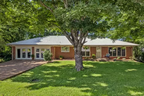 1082 Rolling Fields Cir, Columbia, TN 38401