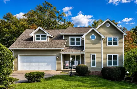 8014 Woodstone Dr, Hixson, TN 37343