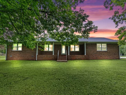 16 Patrick Rd S, Fayetteville, TN 37334