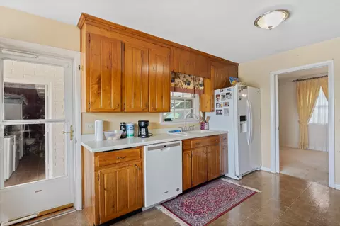 Kitchen - 5528 Highway 76 E, Springfield, TN 37172 photo 2 of 3