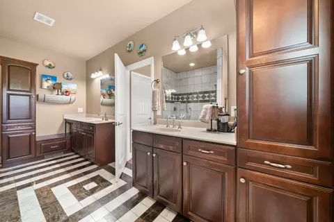 Bath - 4940 Marion Rd, Cunningham, TN 37052 photo 4 of 5