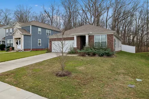 551 Ballard Dr, White House, TN 37188