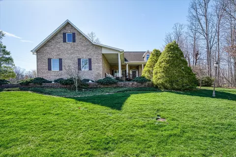 141 Mountain View Dr, Crossville, TN 38558