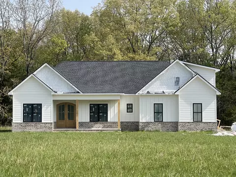 933 Ovoca Lake Rd, Tullahoma, TN 37388