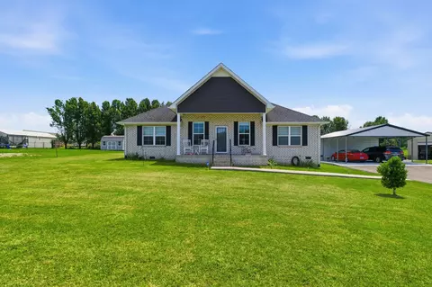 100 Hayden Drake Ln, Lafayette, TN 37083