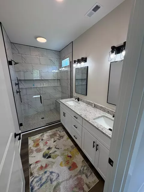 Bath - 1025 Northside Dr, Dickson, TN 37055 photo 2 of 2