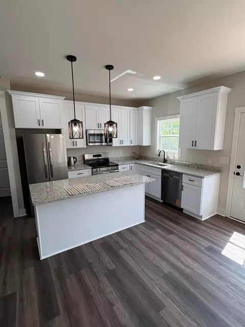 Kitchen - 1025 Northside Dr, Dickson, TN 37055 photo 1 of 1