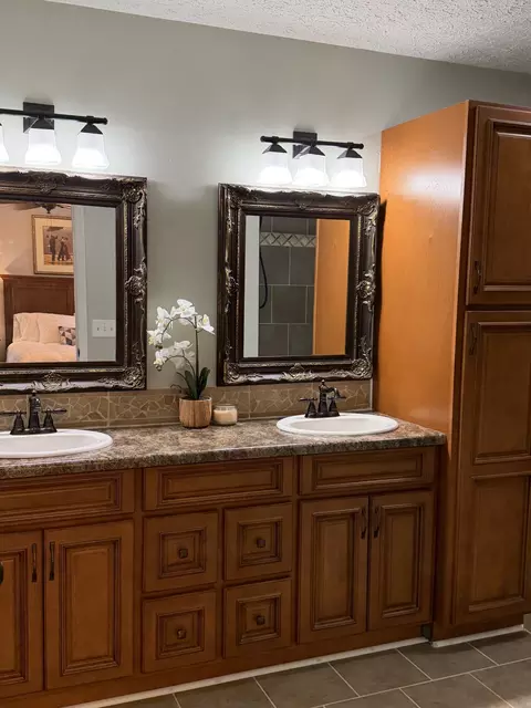 Bath - 67 Eldon Dr, Manchester, TN 37355 photo 1 of 6