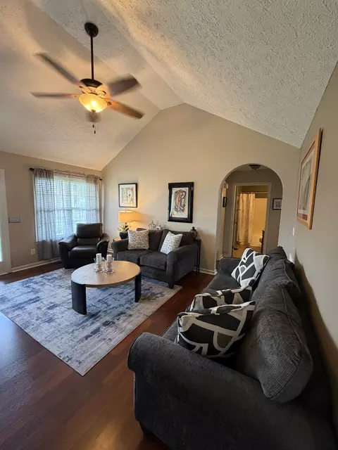Living - 67 Eldon Dr, Manchester, TN 37355 photo 5 of 6