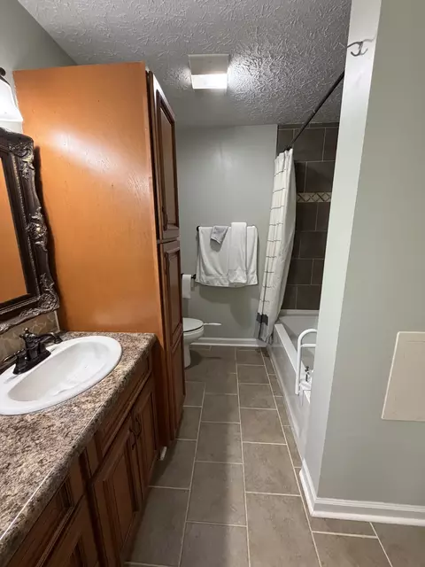 Bath - 67 Eldon Dr, Manchester, TN 37355 photo 2 of 6