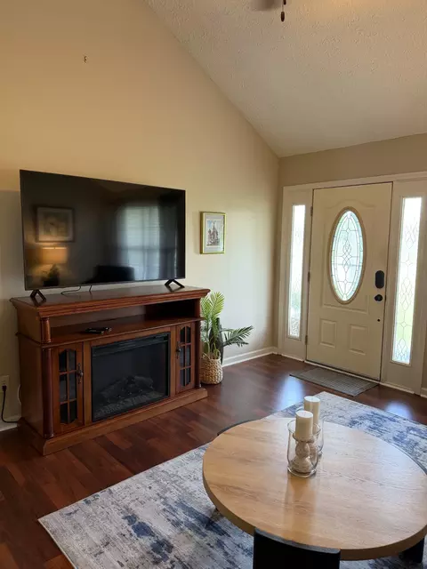 Entry Way - 67 Eldon Dr, Manchester, TN 37355 photo 2 of 4