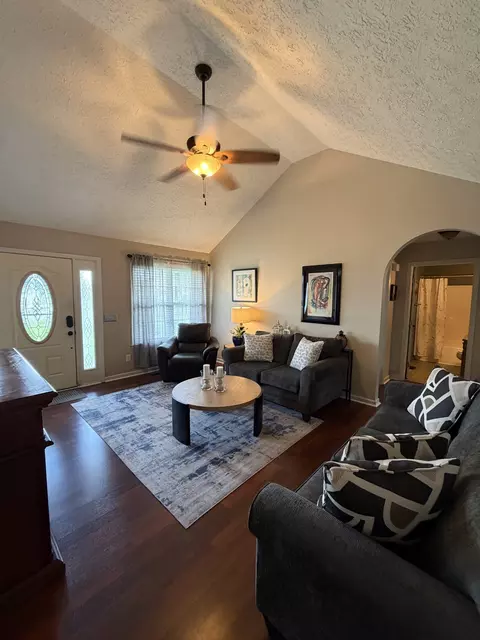 Living - 67 Eldon Dr, Manchester, TN 37355 photo 3 of 6
