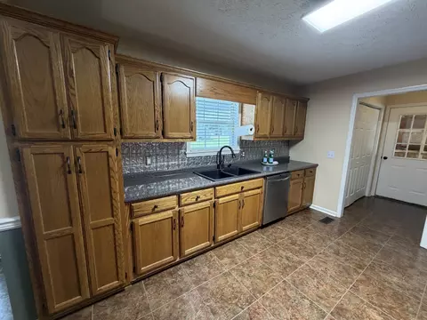 Kitchen - 67 Eldon Dr, Manchester, TN 37355 photo 8 of 10