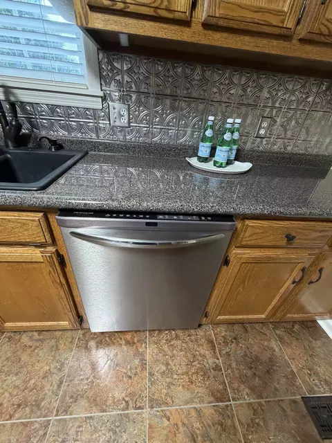 Kitchen - 67 Eldon Dr, Manchester, TN 37355 photo 3 of 10
