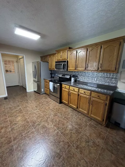 Kitchen - 67 Eldon Dr, Manchester, TN 37355 photo 9 of 10