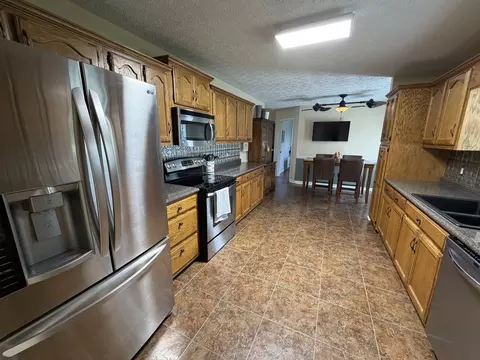 Kitchen - 67 Eldon Dr, Manchester, TN 37355 photo 7 of 10