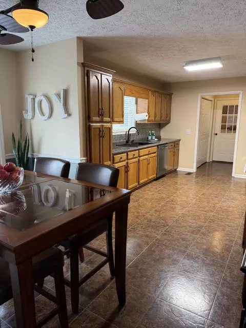 Kitchen - 67 Eldon Dr, Manchester, TN 37355 photo 1 of 10