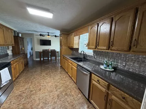 Kitchen - 67 Eldon Dr, Manchester, TN 37355 photo 6 of 10