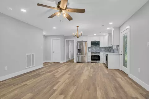 Living - 1217 Nelson Rd, Dickson, TN 37055 photo 2 of 3