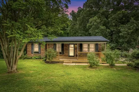 918 Cherokee Dr, New Johnsonville, TN 37134