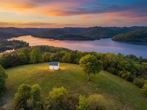 40 Mahan Ln, Elmwood, TN 38560