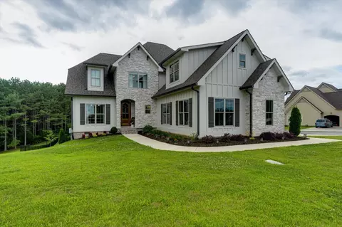 12951 Blakeslee Dr, Soddy Daisy, TN 37379