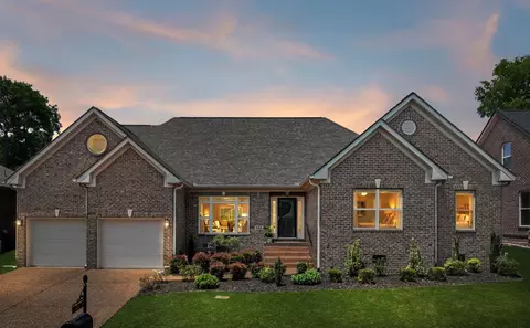624 Collinscrest Ct, Nashville, TN 37221