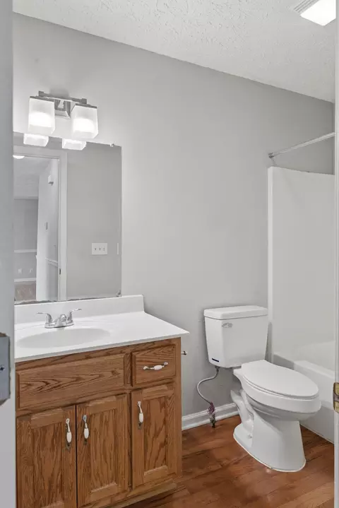 Bath - 314 Reeves Ct, Springfield, TN 37172 photo 1 of 4