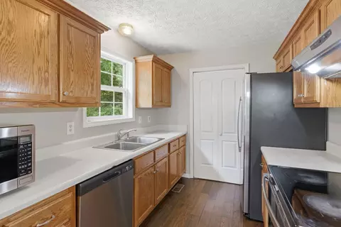 Kitchen - 314 Reeves Ct, Springfield, TN 37172 photo 2 of 2