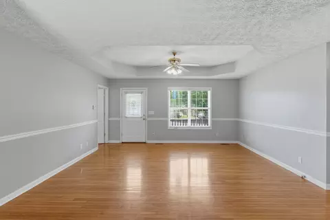 Living - 314 Reeves Ct, Springfield, TN 37172 photo 3 of 3