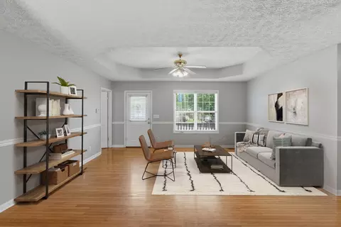 Living - 314 Reeves Ct, Springfield, TN 37172 photo 2 of 3
