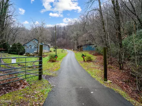 2205 Starkeytown Rd, Pigeon Forge, TN 37863