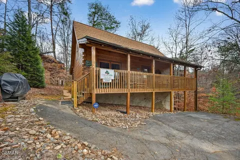 640 Forest Dr, Pigeon Forge, TN 37863