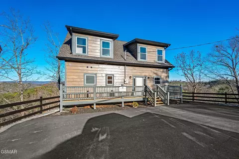 2350 Misty Shadows Dr, Sevierville, TN 37862