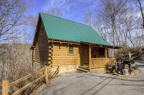 1523 Sky View Dr, Sevierville, TN 37876