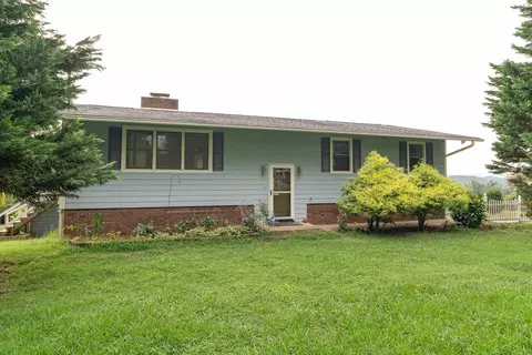 345 Grandview Dr, Kodak, TN 37764