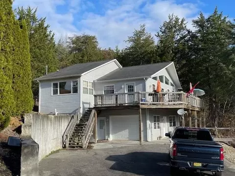 1339 Lakefront Dr, Dandridge, TN 37725