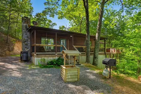 3430 Bear Mountain Ln, Sevierville, TN 37876