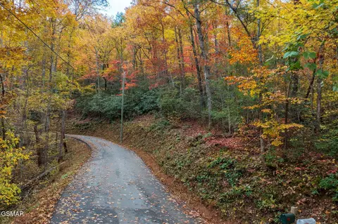910 Laurel Mountain Rd, Gatlinburg, TN 37738