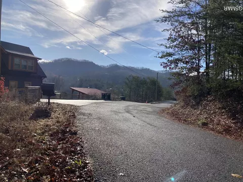 51 Red Cedar Ln, Sevierville, TN 37876